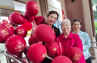 紅旗昭昭迎風展 燕達歡騰迎國慶——燕達長輩剪紙映初心，丹心獻祖國