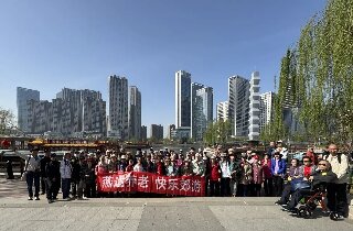 燕達長輩踏青出游，共赴一場春的盛宴！